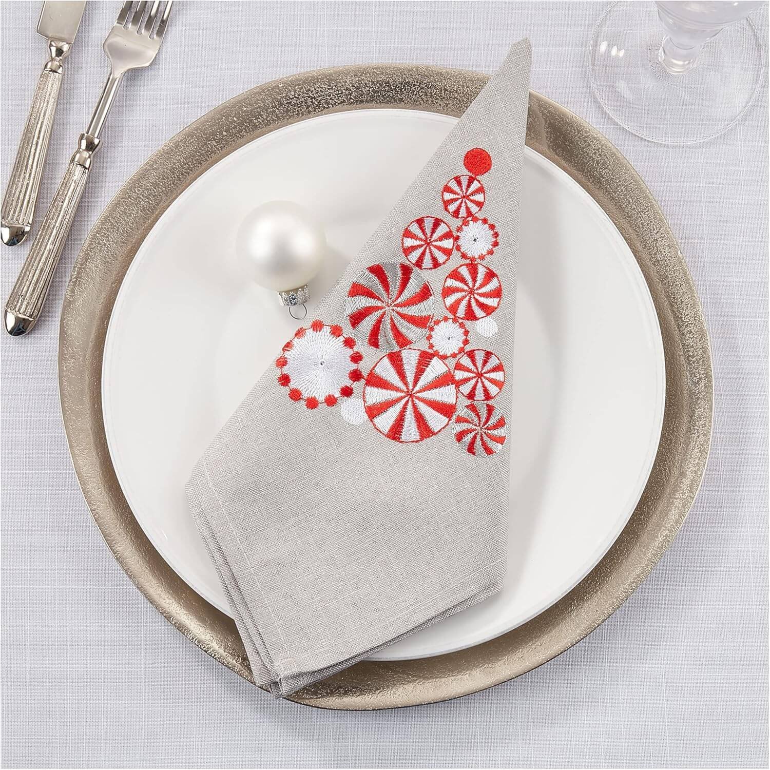 Peppermint Christmas Tree Cloth Napkin (1)